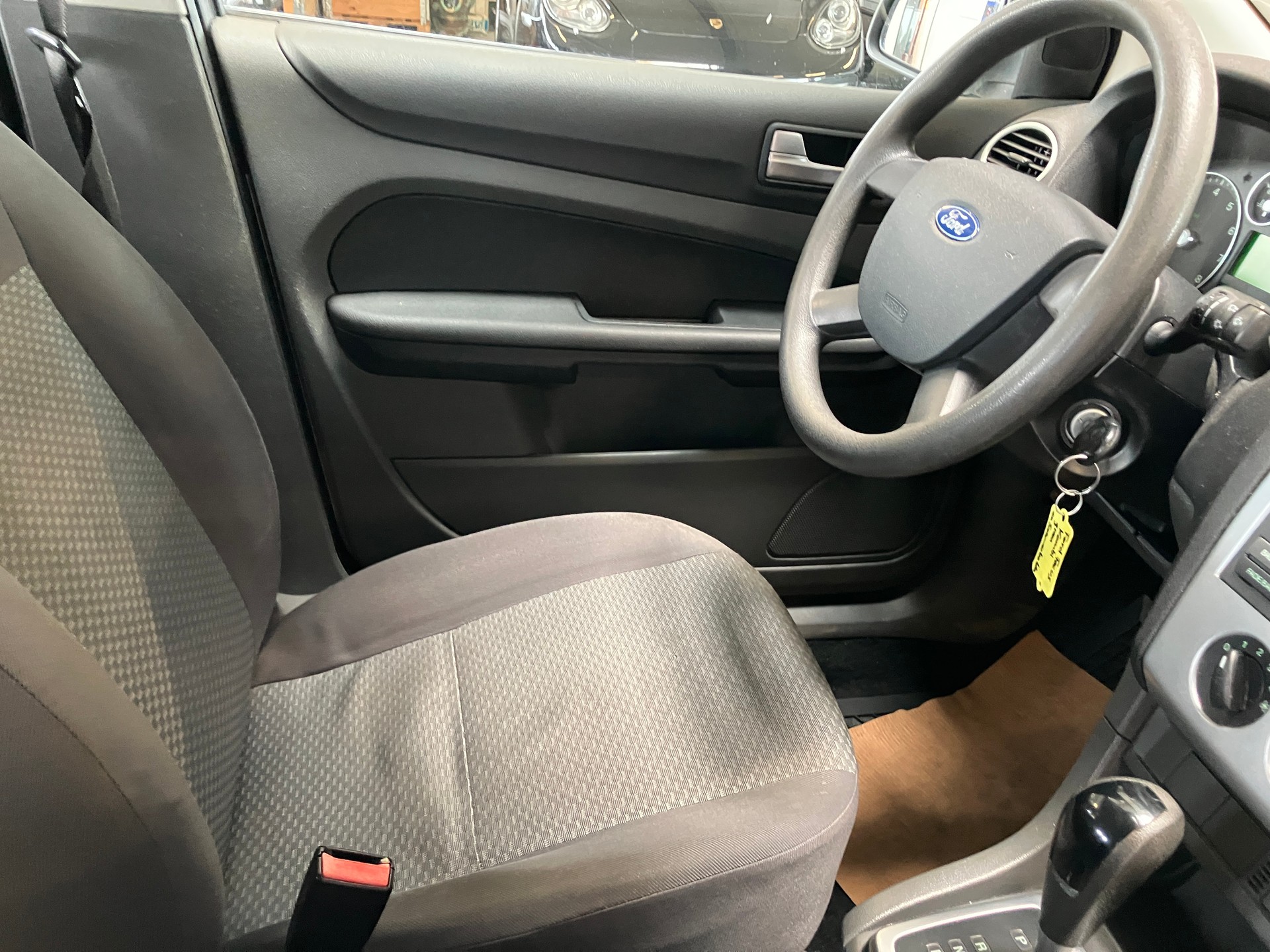 FORD Focus 1.6i Carving Automatic-image-28