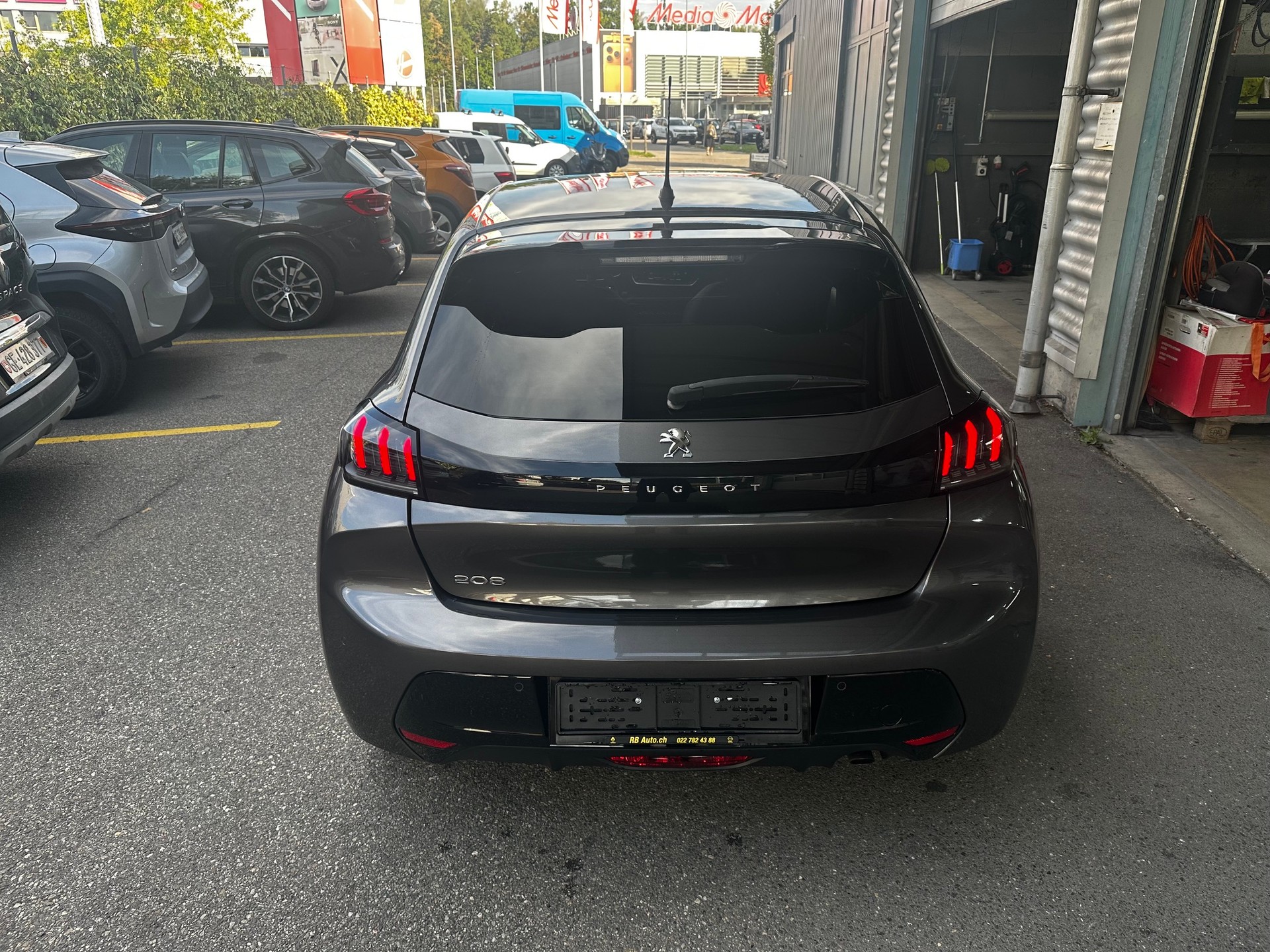 PEUGEOT 208 1.2 PureTech GT Line EAT8-image-3