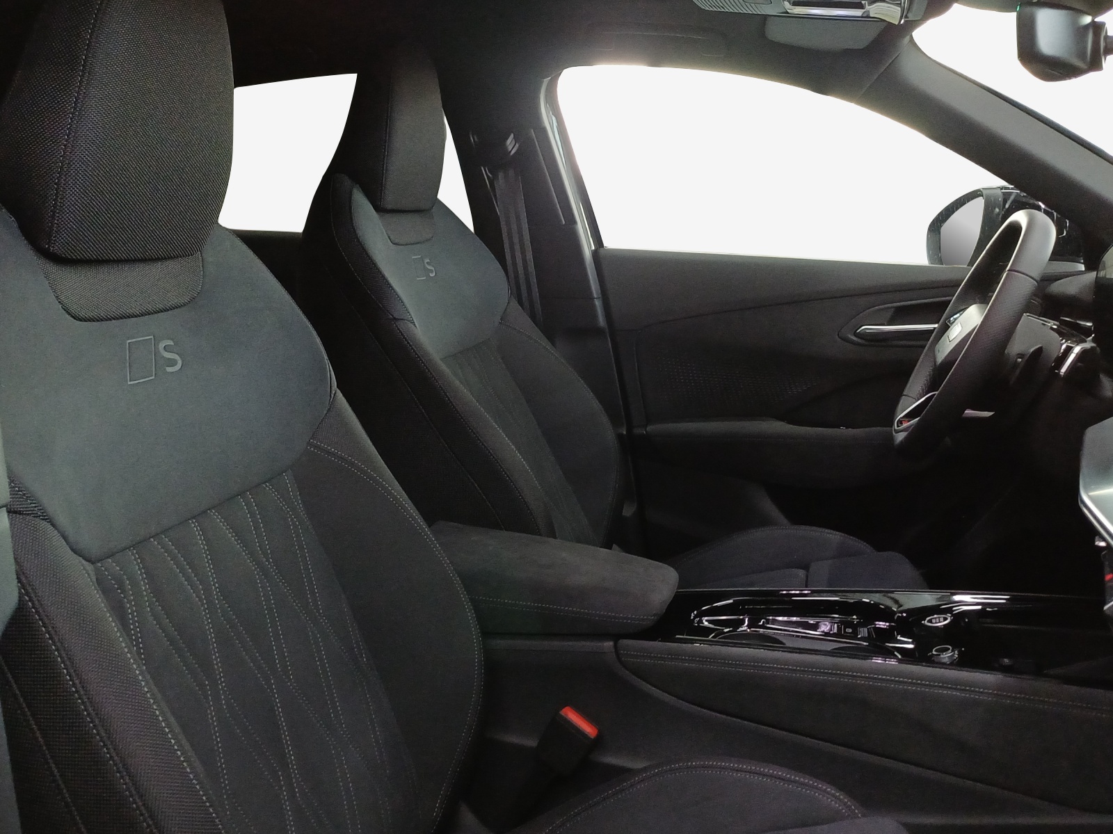 AUDI Q3 Sportback e-hybrid 200 kW S tronig-image-15