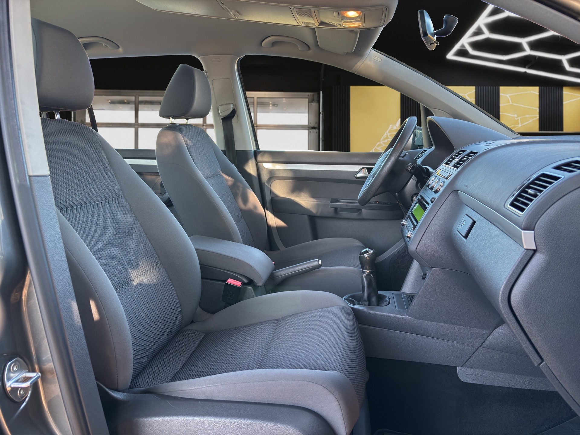 VW Touran 1.6 TDI Trendline-image-9