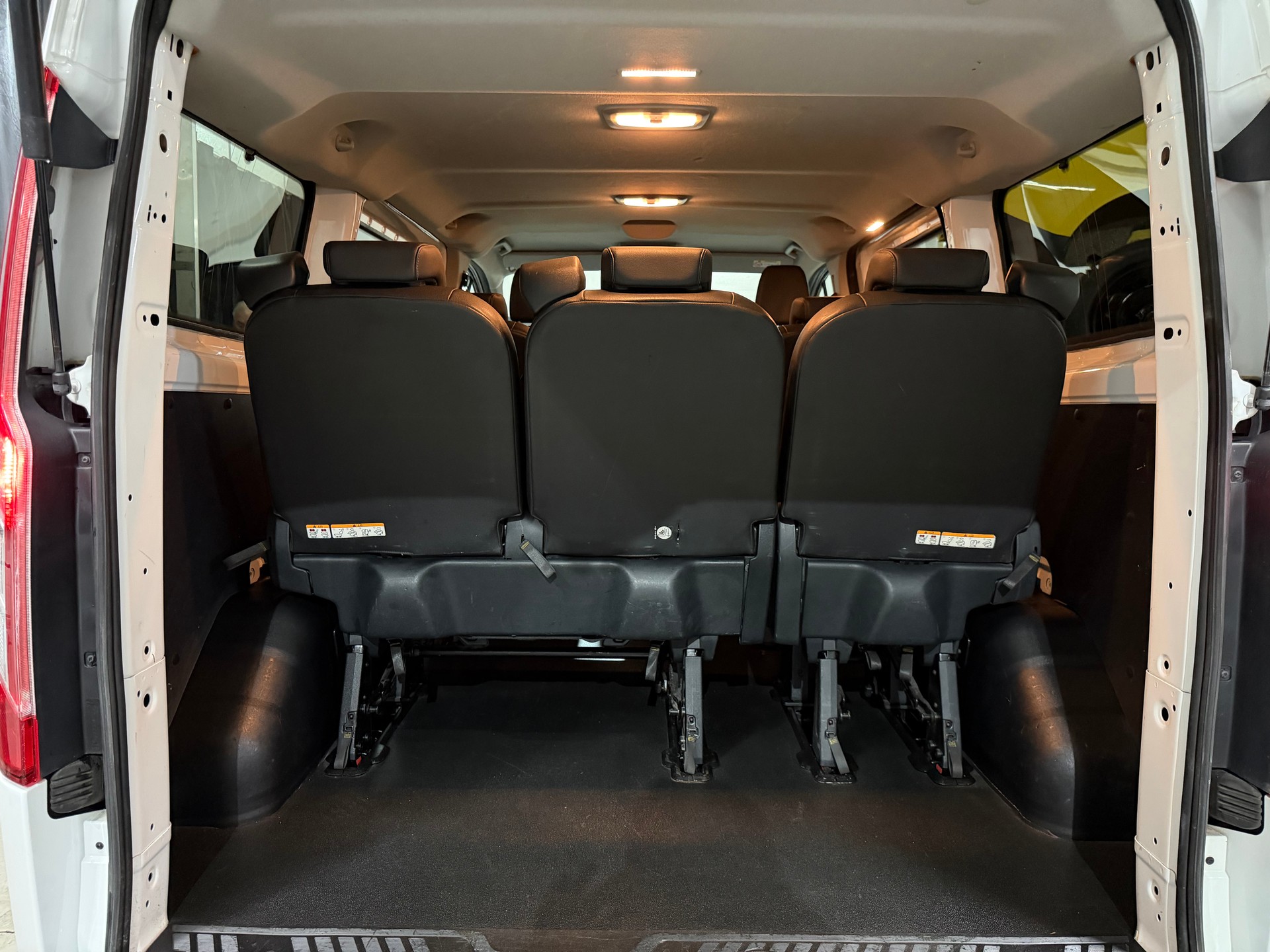 FORD Transit Custom 320 L1H1 Ambiente-image-15