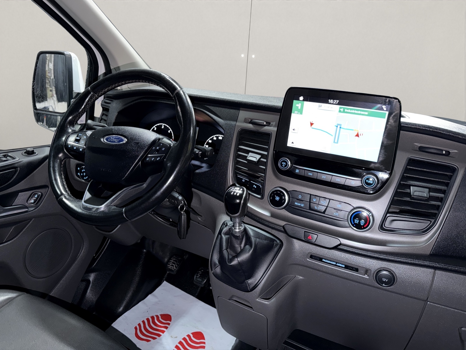 FORD Transit Custom 320 L1H1 Ambiente-image-11