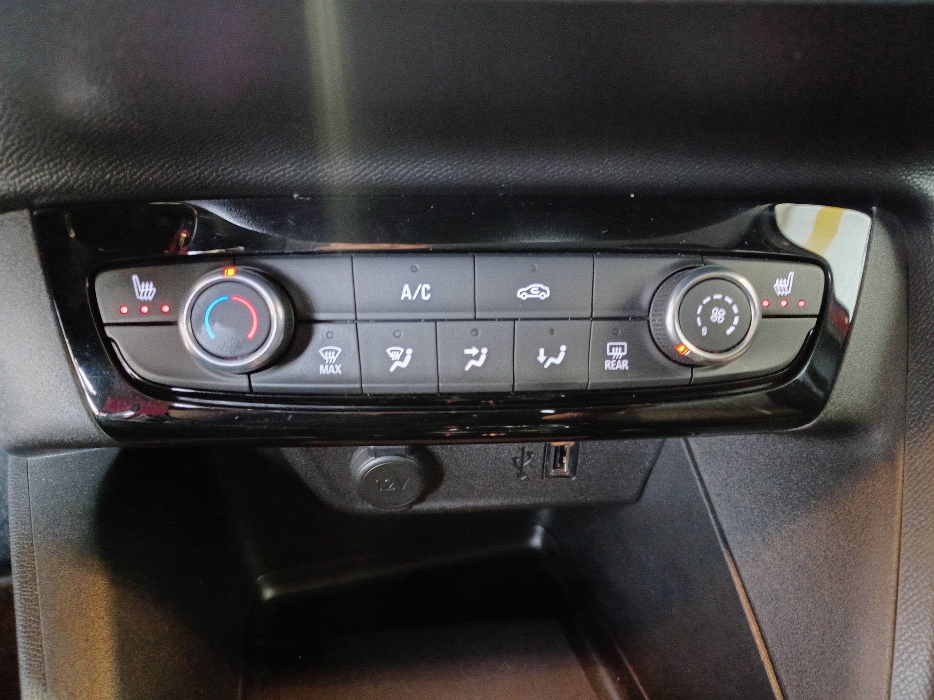 OPEL Corsa 1.2 TP Spezial Edition 90-image-10