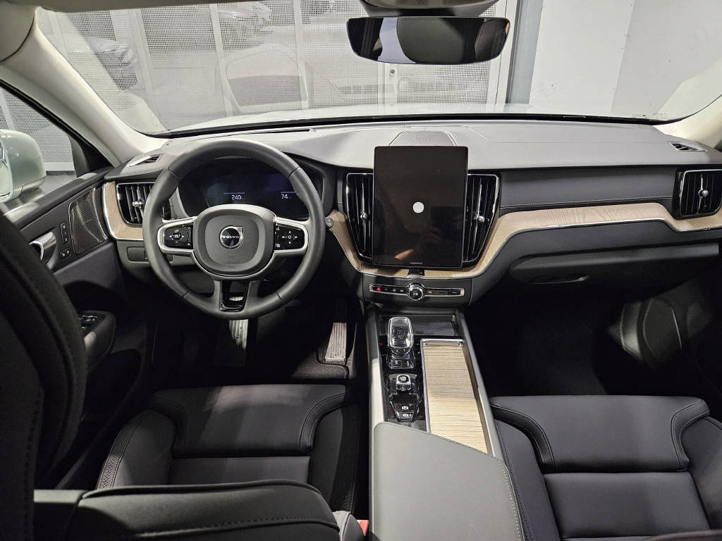 VOLVO XC60 2.0 T8 TE Ultra Bright eAWD-image-9