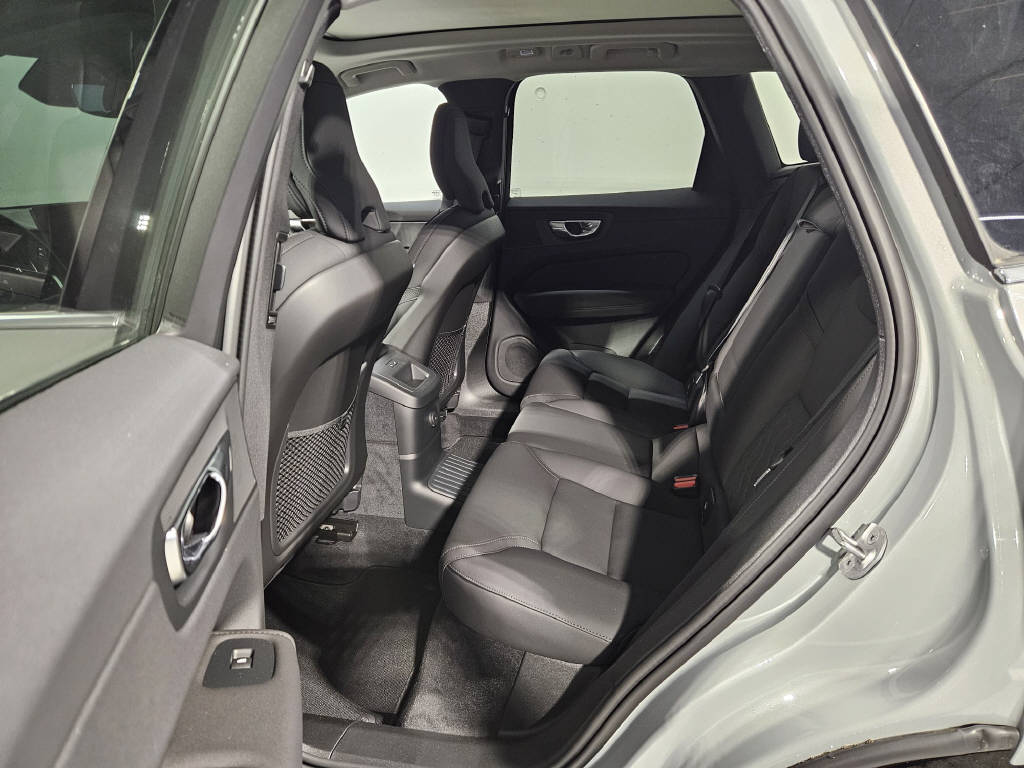 VOLVO XC60 2.0 T8 TE Ultra Bright eAWD-image-12