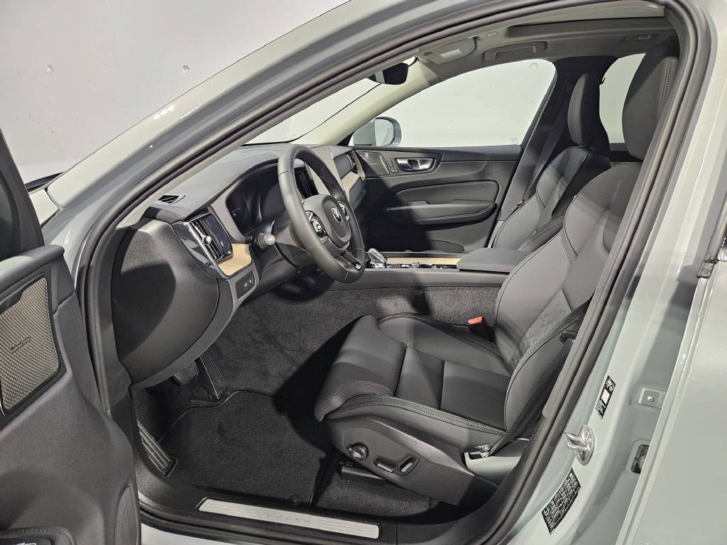 VOLVO XC60 2.0 T8 TE Ultra Bright eAWD-image-11