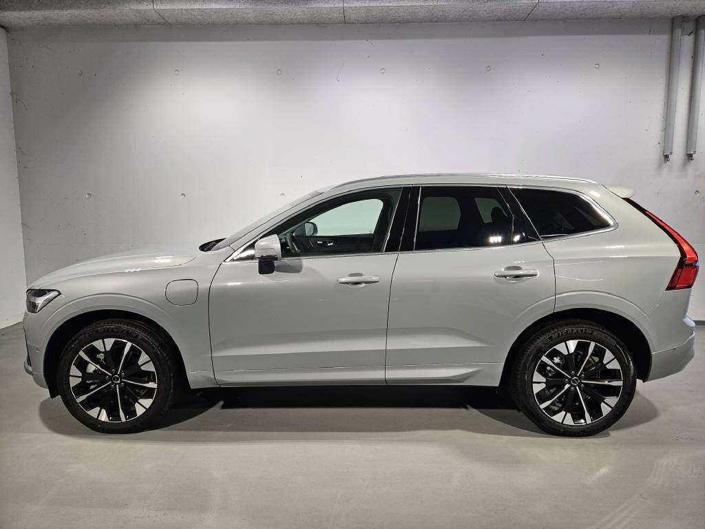 VOLVO XC60 2.0 T8 TE Ultra Bright eAWD-showroom-element-3