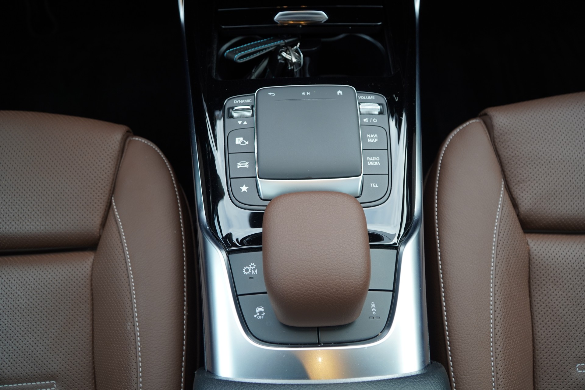 MERCEDES-BENZ A 35 AMG 4Matic Speedshift-image-23