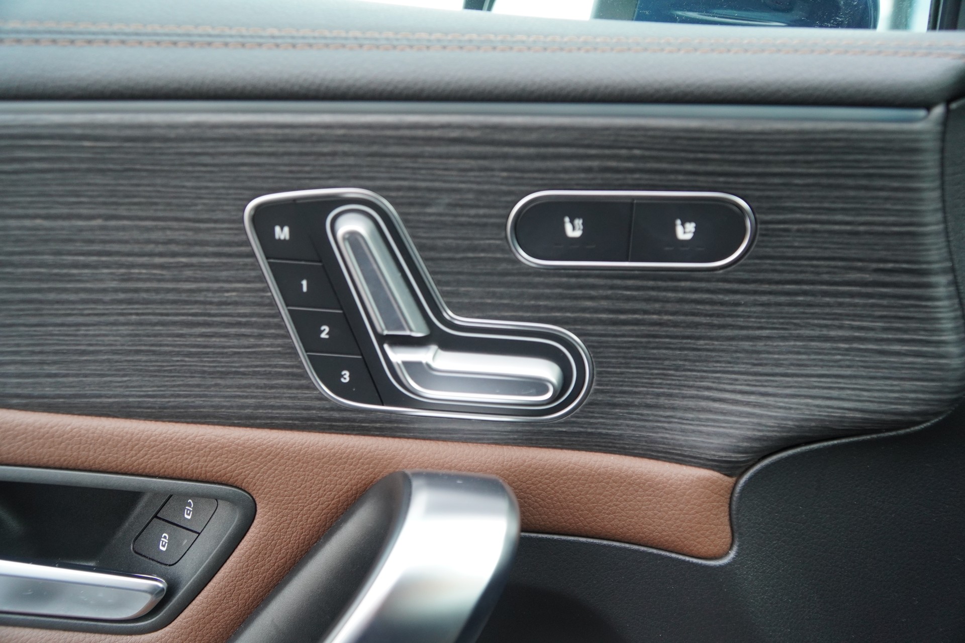 MERCEDES-BENZ A 35 AMG 4Matic Speedshift-image-19