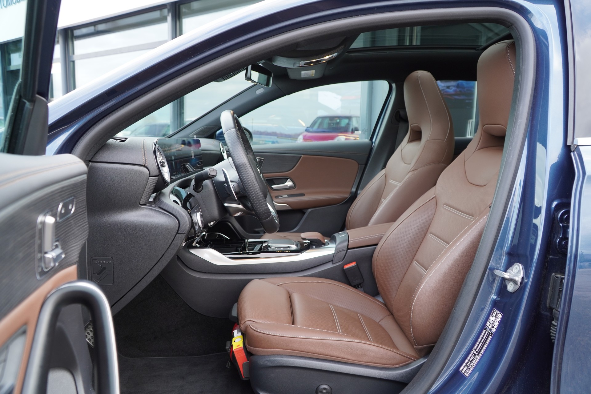 MERCEDES-BENZ A 35 AMG 4Matic Speedshift-image-8