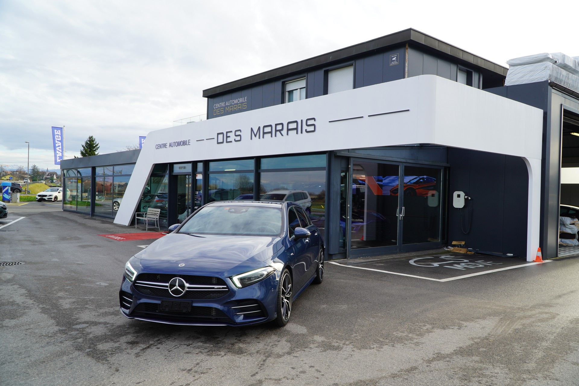 MERCEDES-BENZ A 35 AMG 4Matic Speedshift-image-3