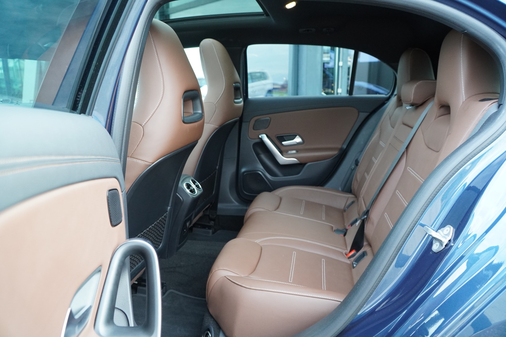 MERCEDES-BENZ A 35 AMG 4Matic Speedshift-image-9