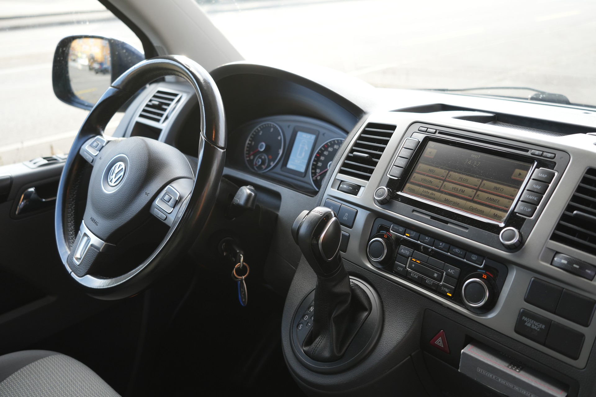 VW T5 Caravelle Comfortline 2.0 TDI CR DSG-image-9