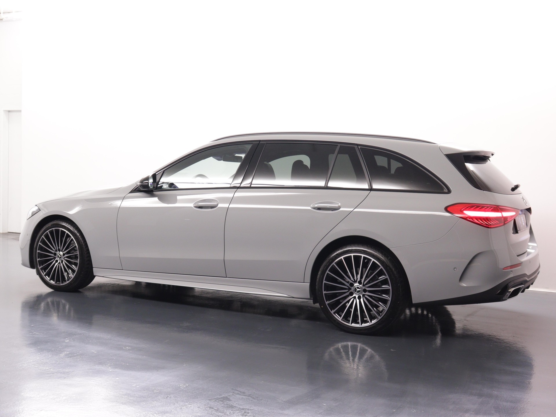 MERCEDES-BENZ C 220 d Swiss Star AMG Line 4matic Kombi-showroom-element-3