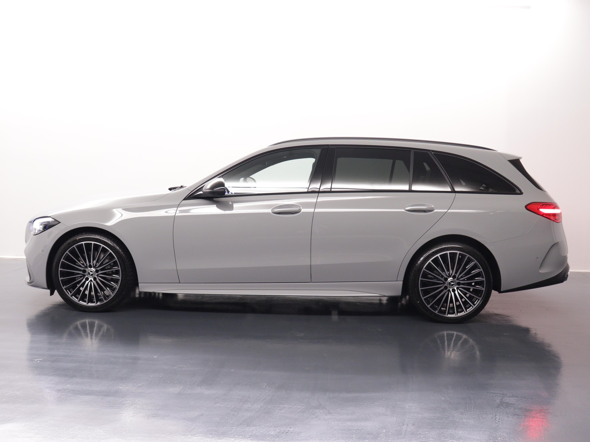 MERCEDES-BENZ C 220 d Swiss Star AMG Line 4matic Kombi-showroom-element-2