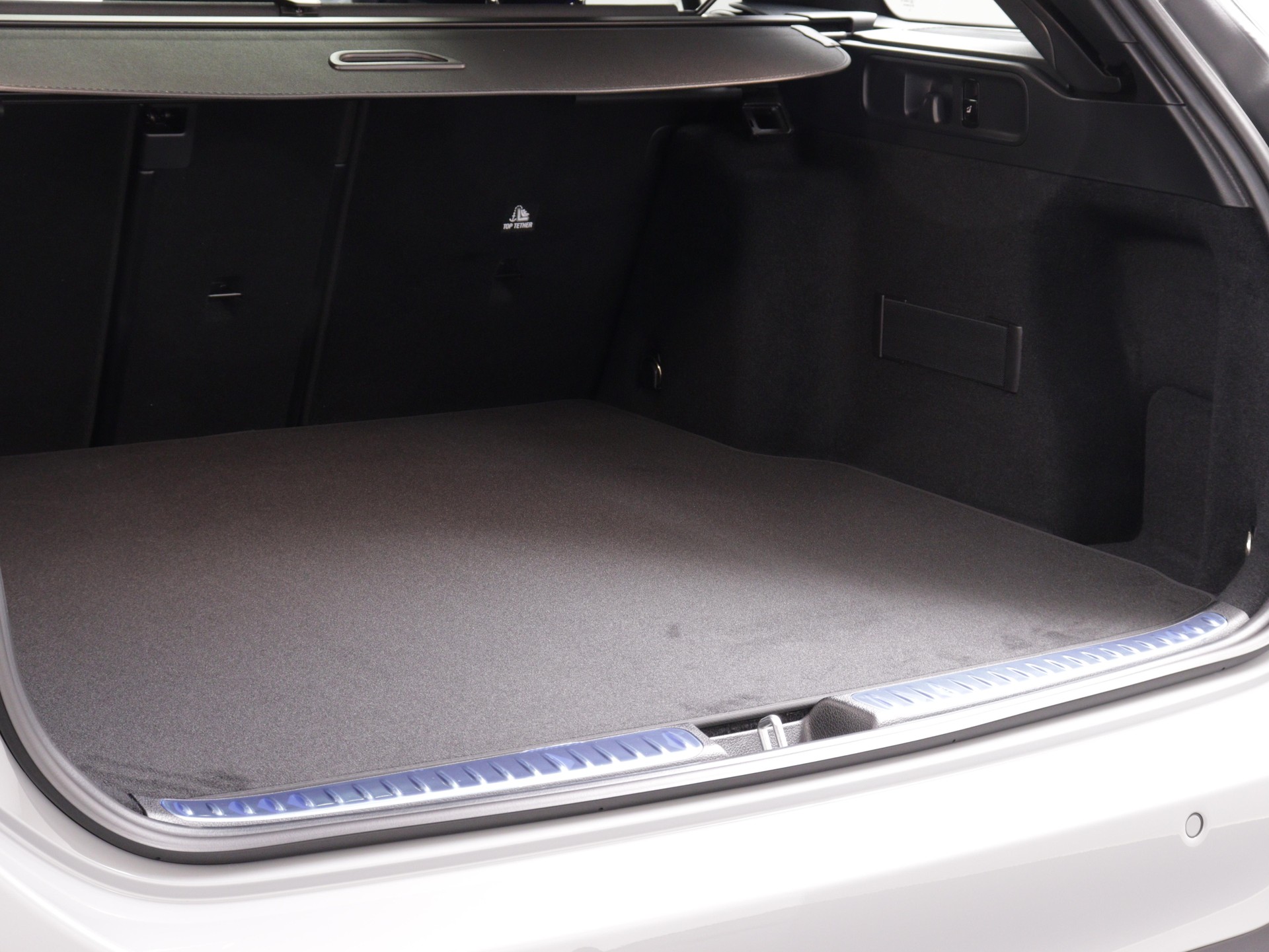 MERCEDES-BENZ C 220 d Swiss Star AMG Line 4matic Kombi-image-14