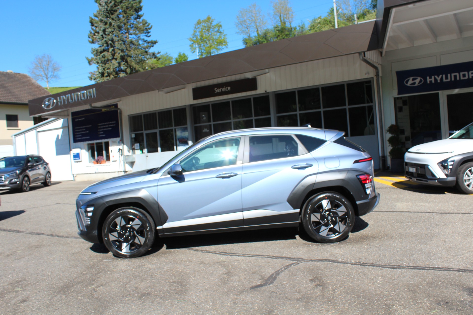 HYUNDAI Kona 1.6 GDi HEV Amplia DCT-showroom-element-1