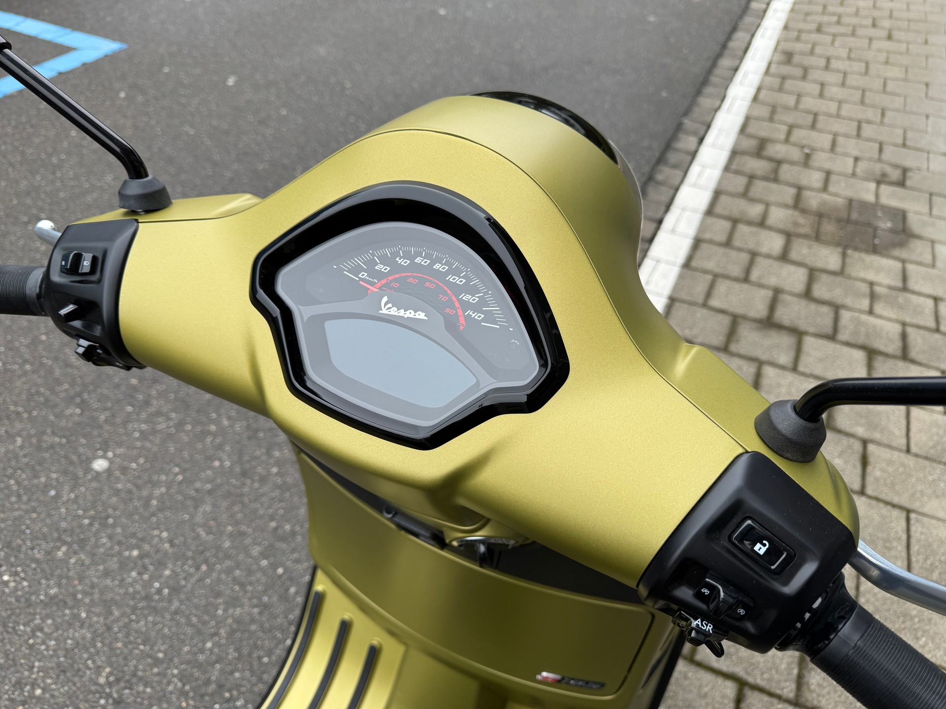PIAGGIO Vespa GTS 125 Super Sport RST Euro 5+-image-9