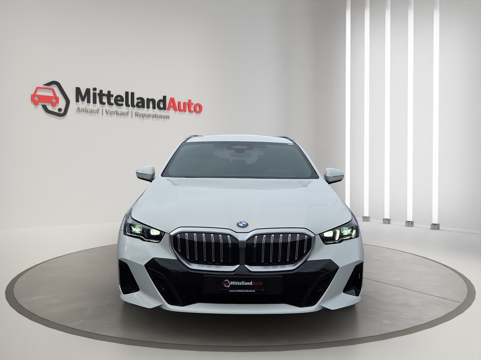 BMW 520d xDrive 48V Touring M Sport Steptronic-showroom-element-1