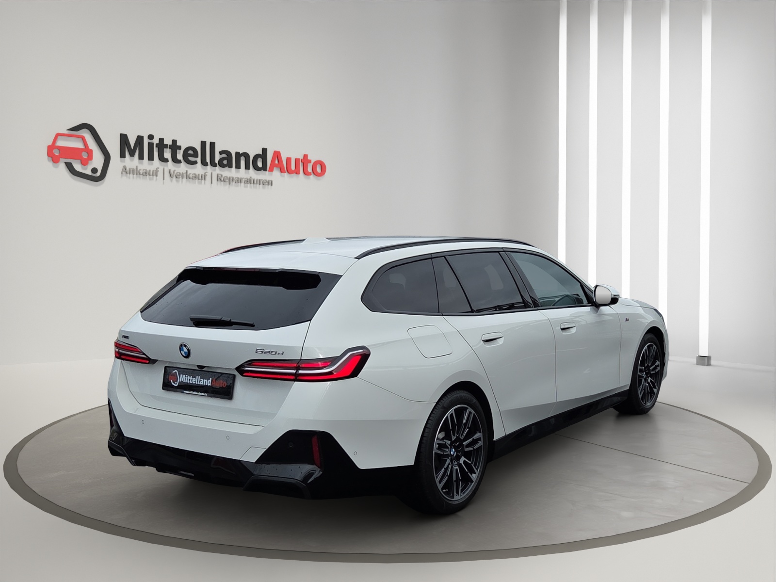 BMW 520d xDrive 48V Touring M Sport Steptronic-image-11