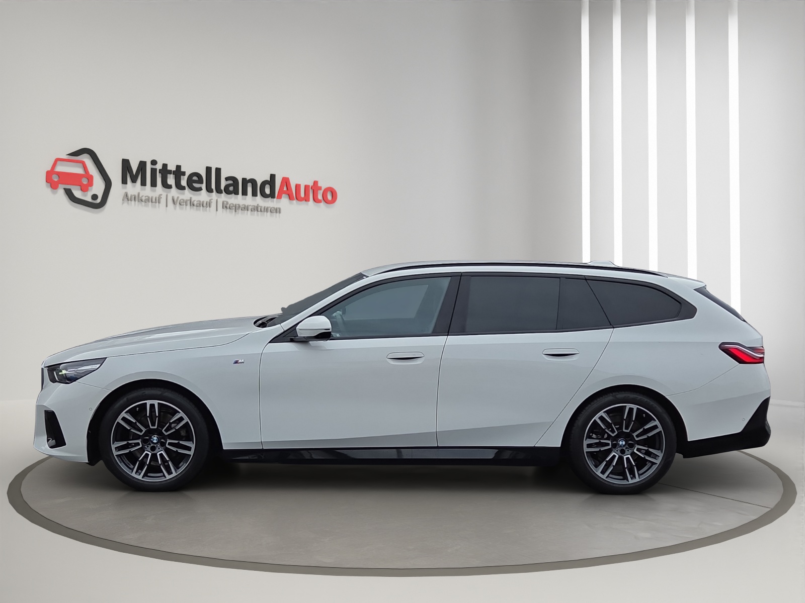 BMW 520d xDrive 48V Touring M Sport Steptronic-image-4