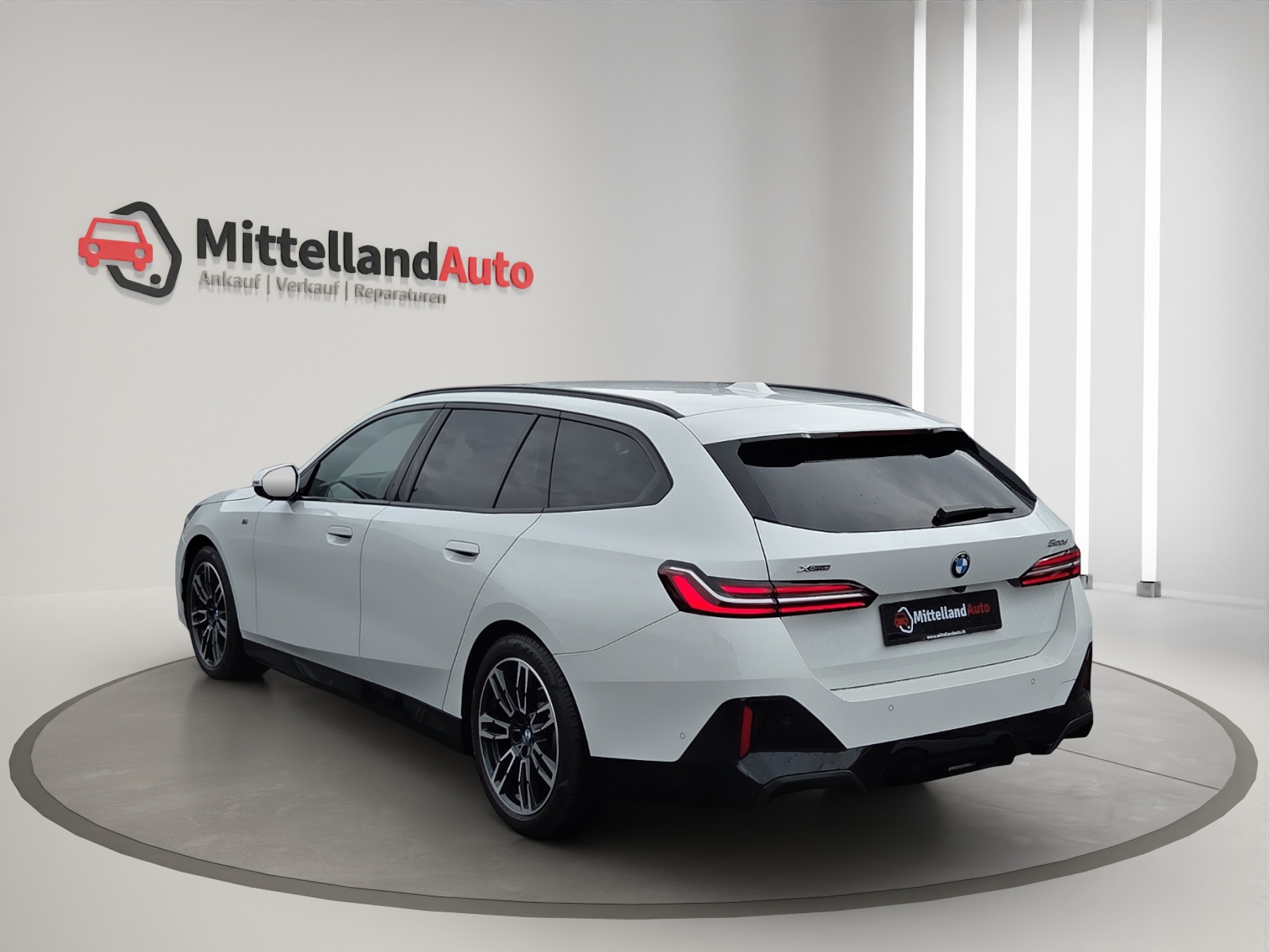 BMW 520d xDrive 48V Touring M Sport Steptronic-image-13