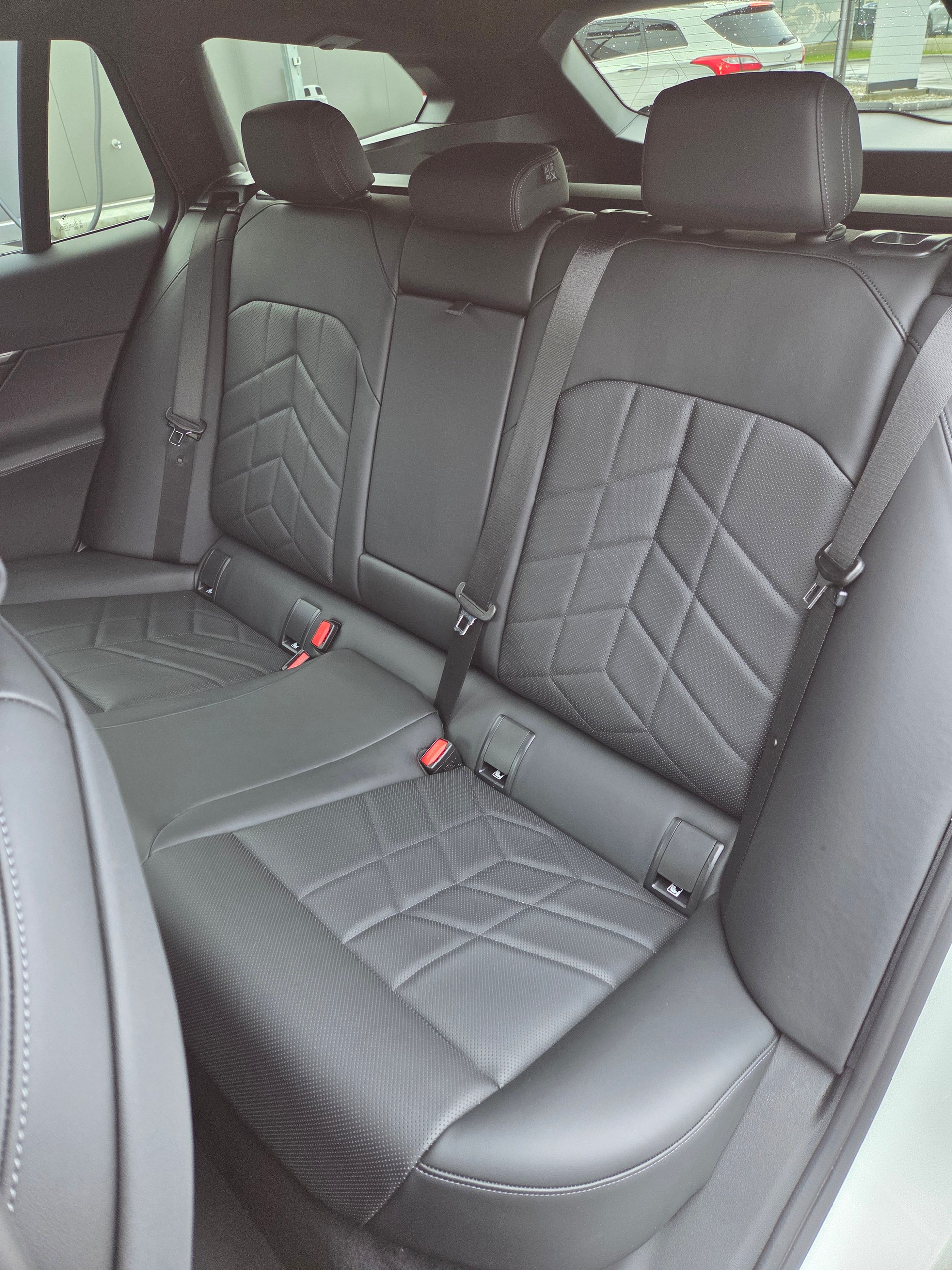 BMW 520d xDrive 48V Touring M Sport Steptronic-image-10