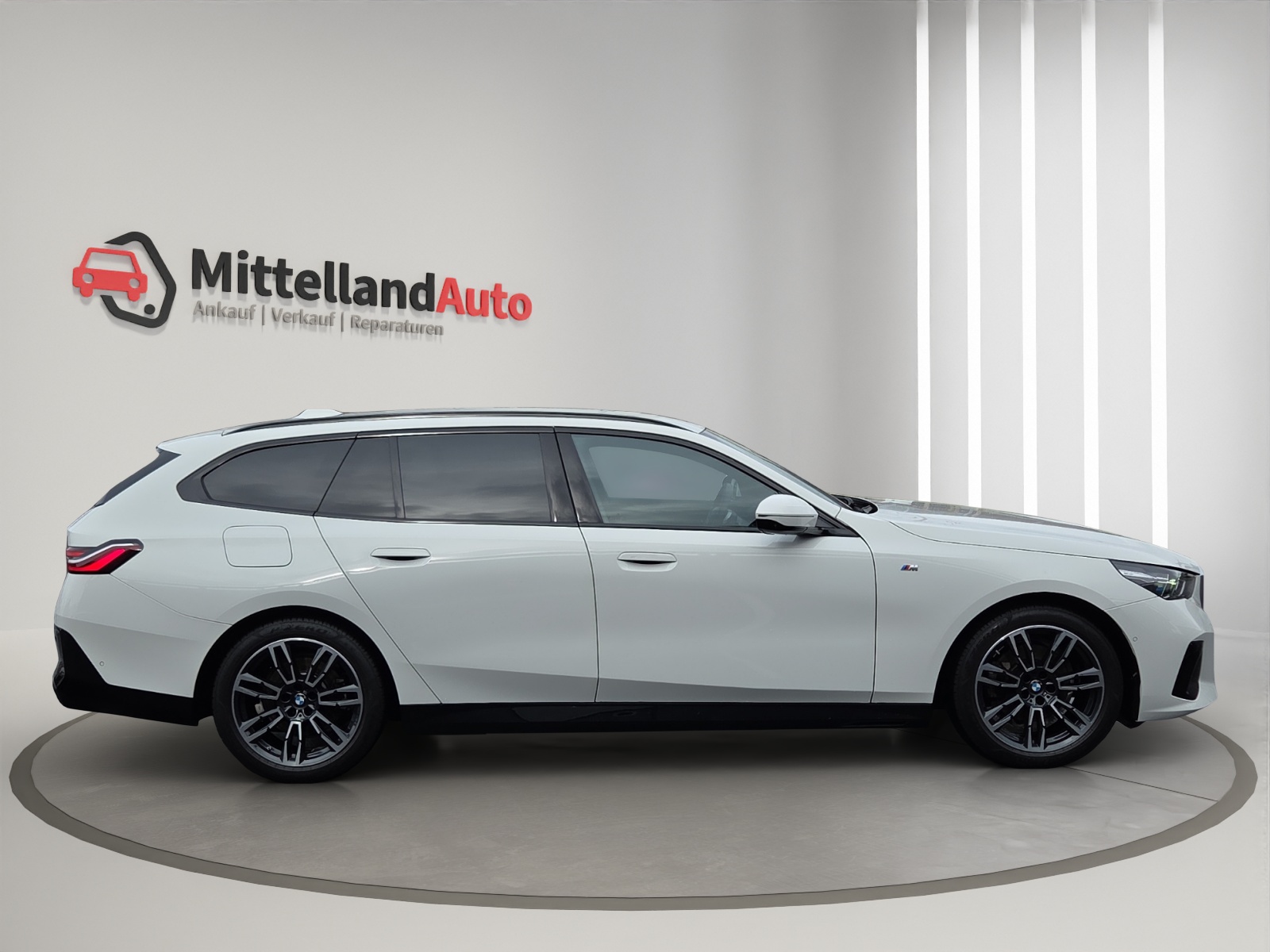 BMW 520d xDrive 48V Touring M Sport Steptronic-showroom-element-3