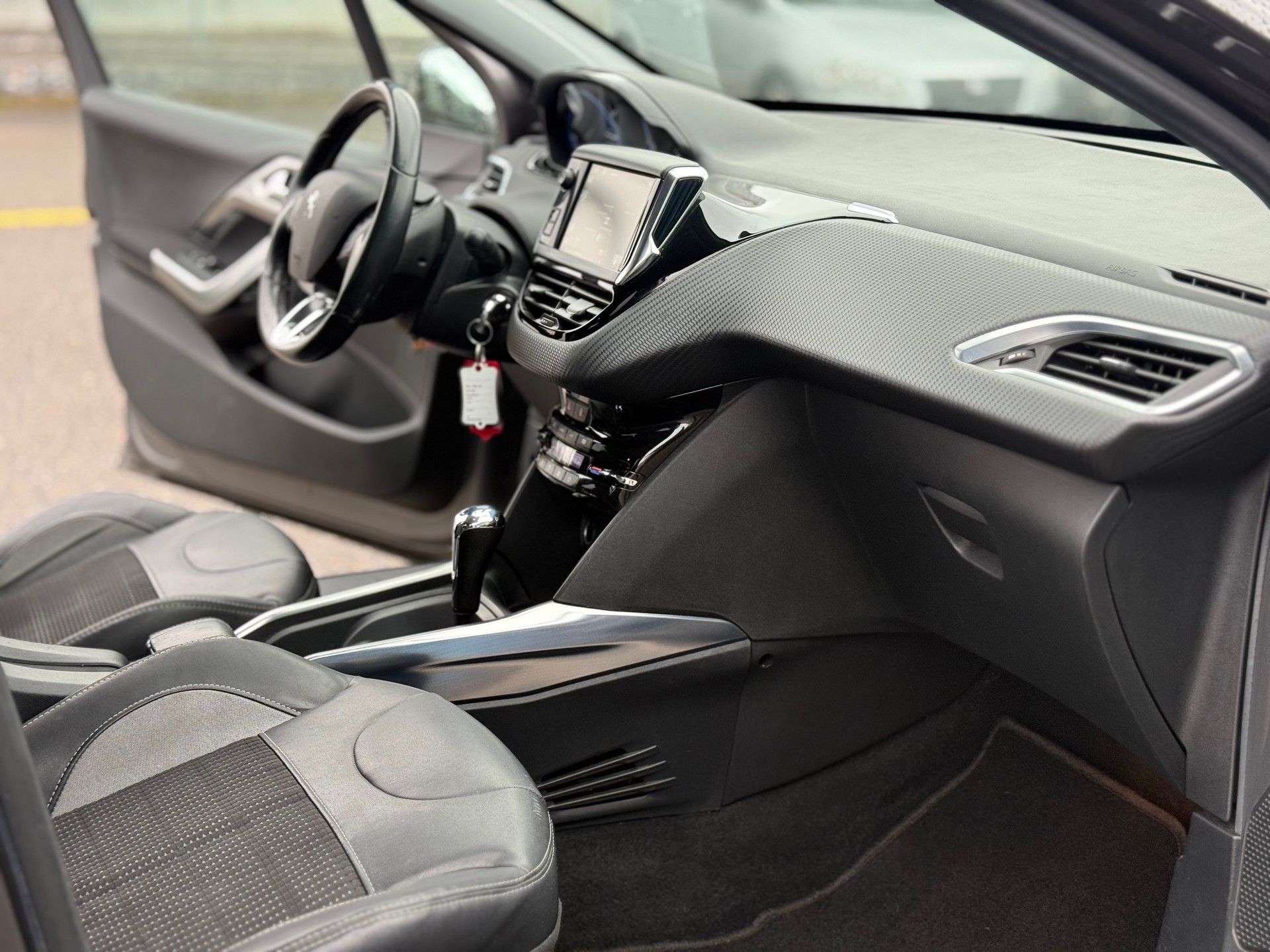 PEUGEOT 2008 1.6 VTI Allure Automatic-image-6