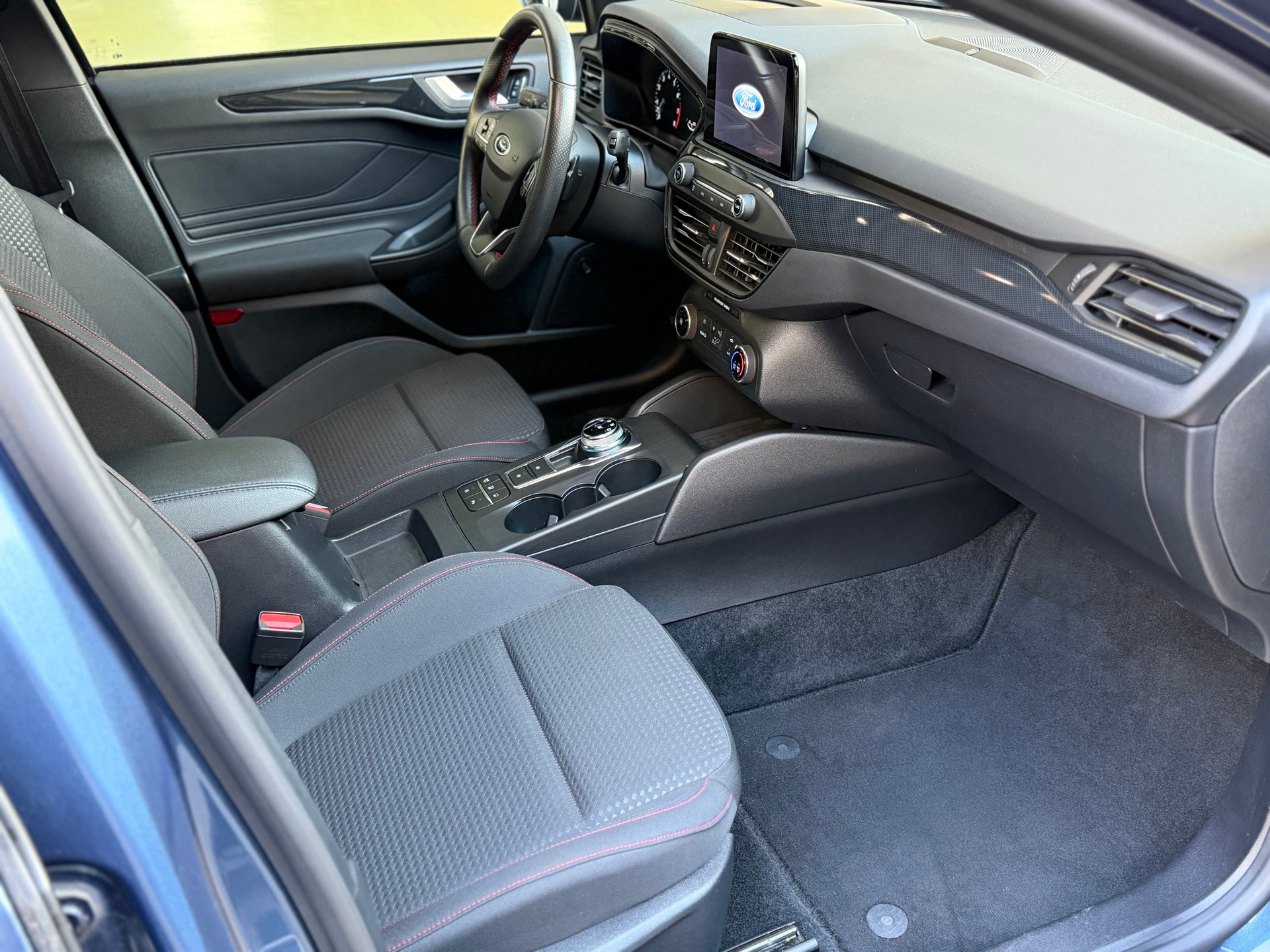 FORD Focus 1.0 SCTi ST Line Automatic-image-5