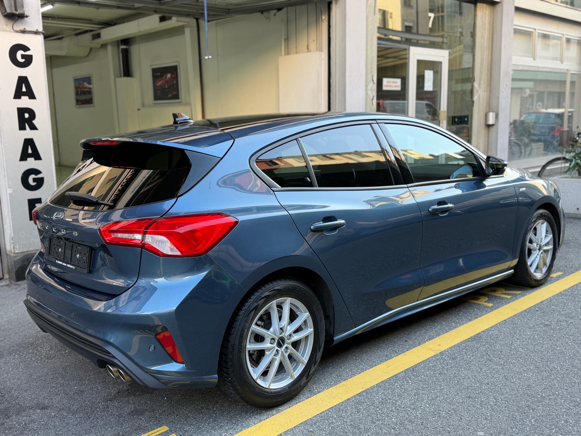 FORD Focus 1.0 SCTi ST Line Automatic-image-3