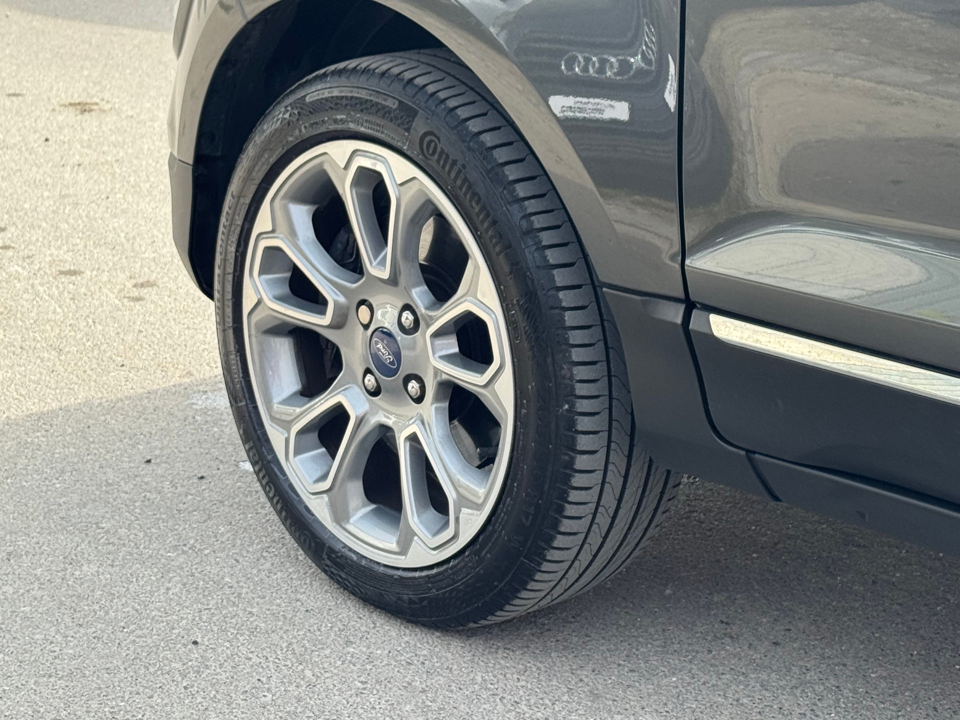 FORD EcoSport 1.0 SCTi Titanium Automat-image-4