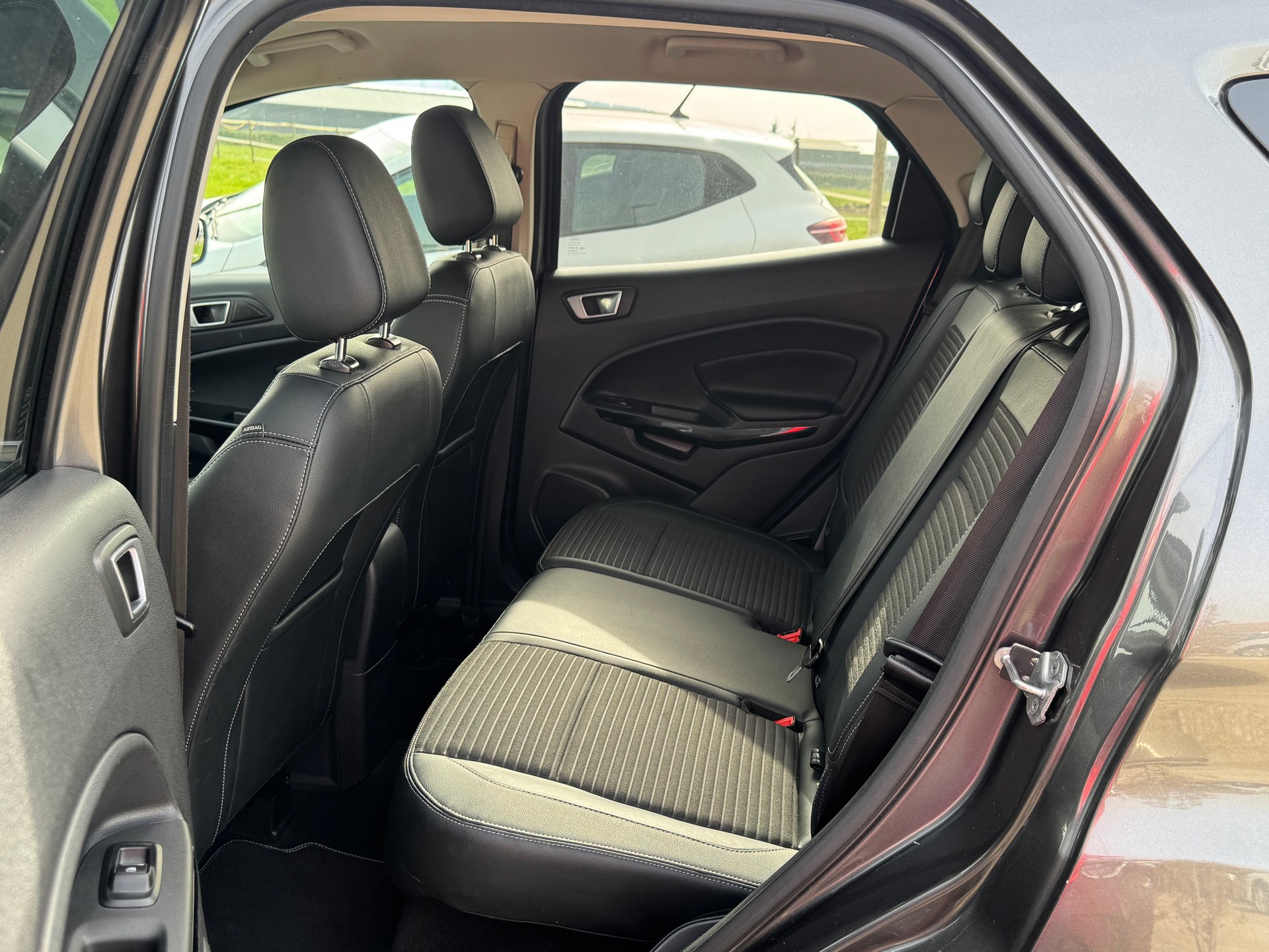 FORD EcoSport 1.0 SCTi Titanium Automat-image-9