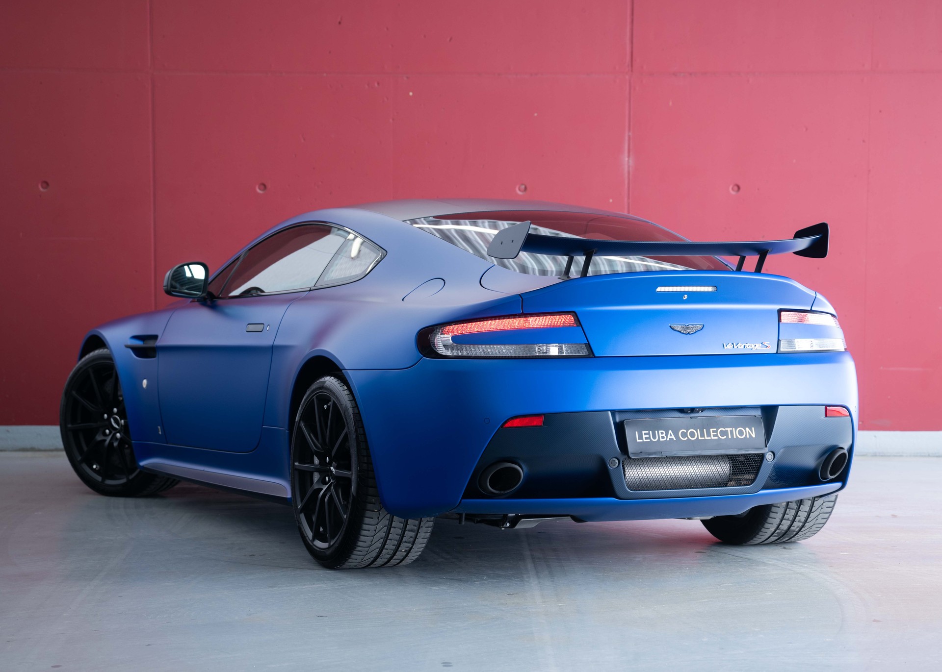 ASTON MARTIN V12 Vantage 5.9 S Satin Seven (1 of 7, ME Special Edition, only 1 owner, AMR Aerokit, full Aston Martin history)-showroom-element-1