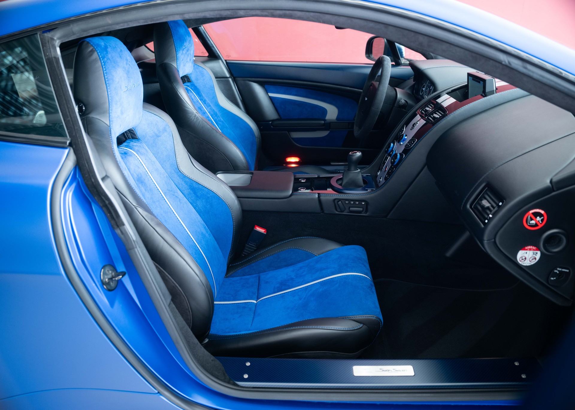 ASTON MARTIN V12 Vantage 5.9 S Satin Seven (1 of 7, ME Special Edition, only 1 owner, AMR Aerokit, full Aston Martin history)-image-23