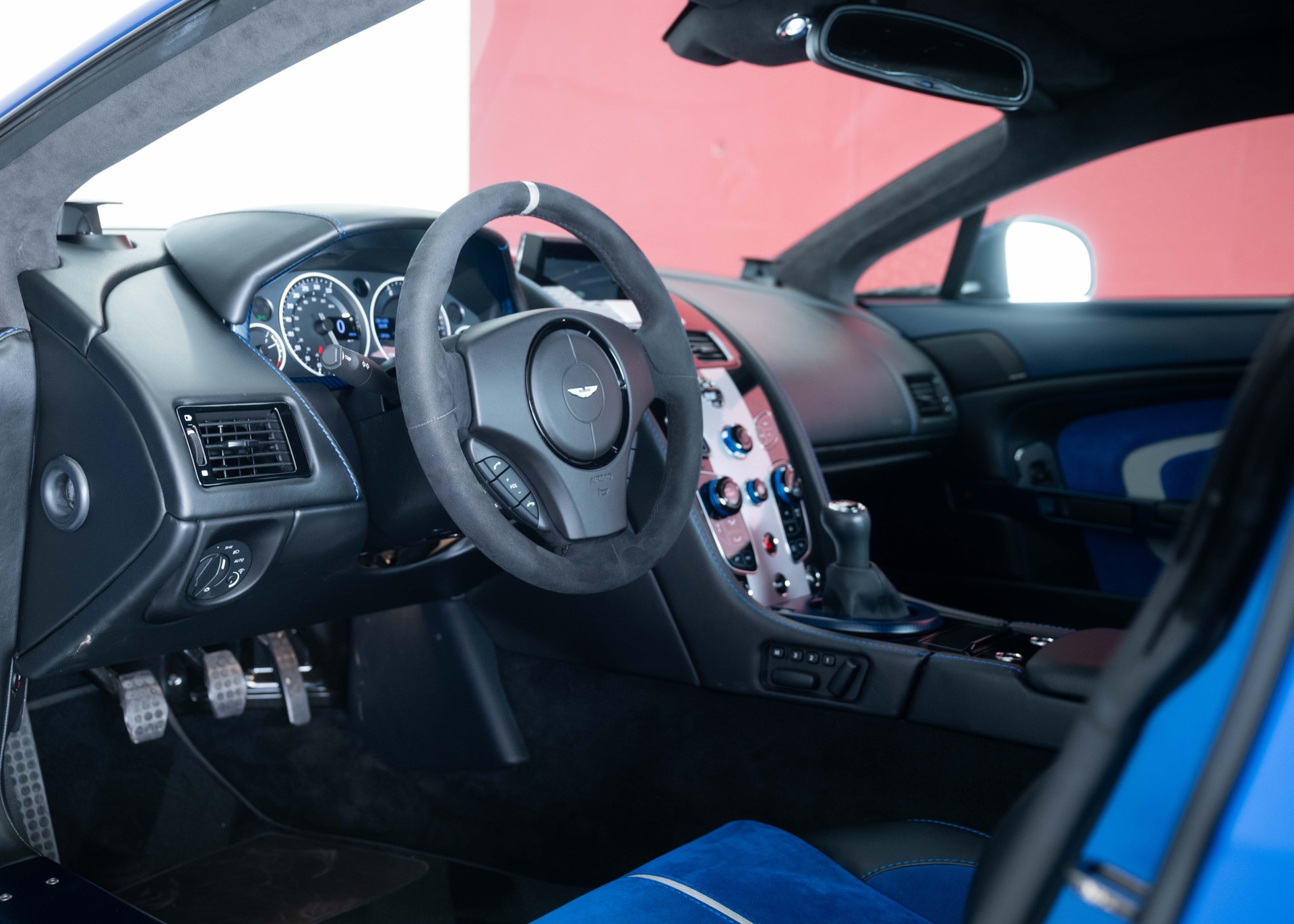 ASTON MARTIN V12 Vantage 5.9 S Satin Seven (1 of 7, ME Special Edition, only 1 owner, AMR Aerokit, full Aston Martin history)-image-17