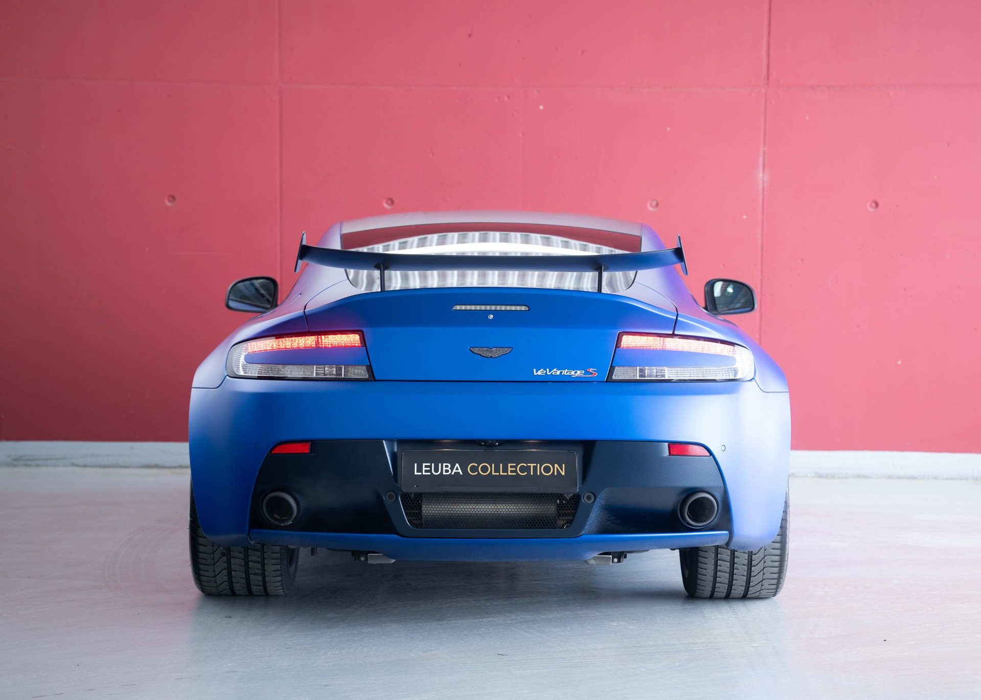 ASTON MARTIN V12 Vantage 5.9 S Satin Seven (1 of 7, ME Special Edition, only 1 owner, AMR Aerokit, full Aston Martin history)-showroom-element-3
