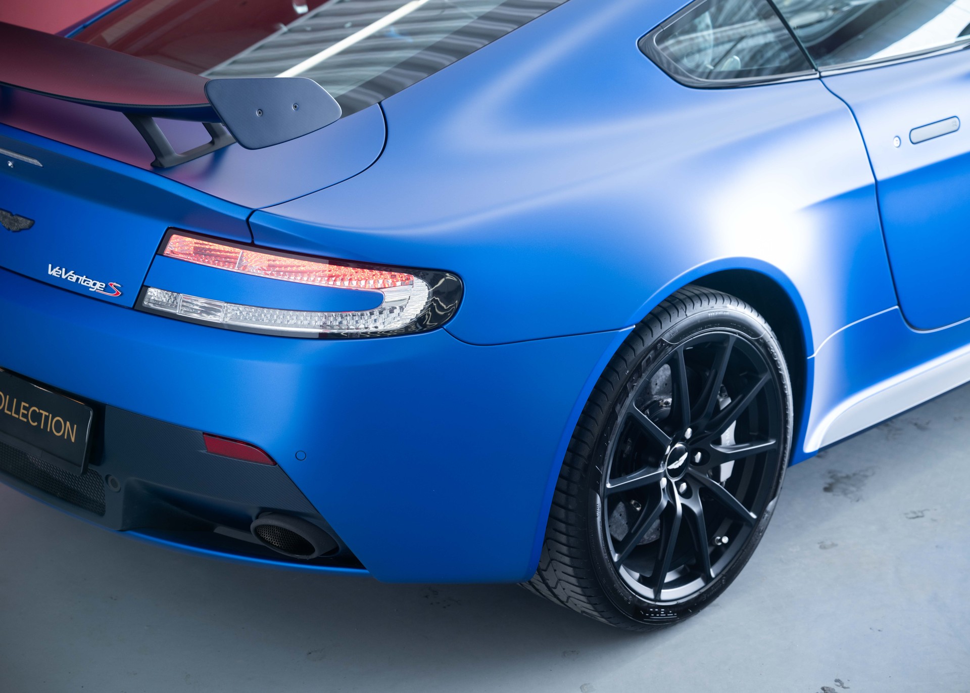 ASTON MARTIN V12 Vantage 5.9 S Satin Seven (1 of 7, ME Special Edition, only 1 owner, AMR Aerokit, full Aston Martin history)-image-14