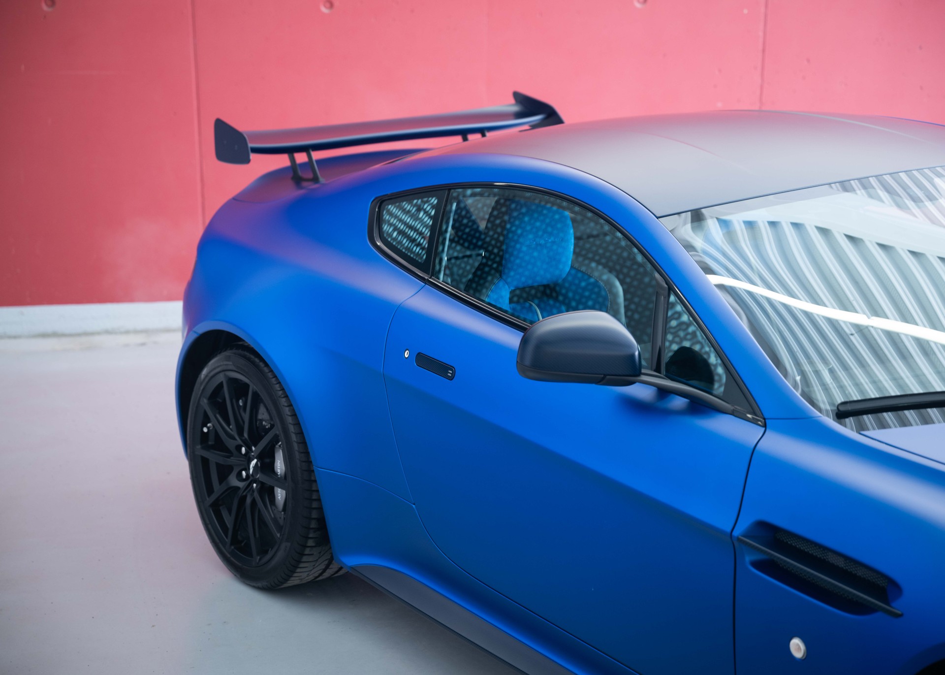 ASTON MARTIN V12 Vantage 5.9 S Satin Seven (1 of 7, ME Special Edition, only 1 owner, AMR Aerokit, full Aston Martin history)-image-12