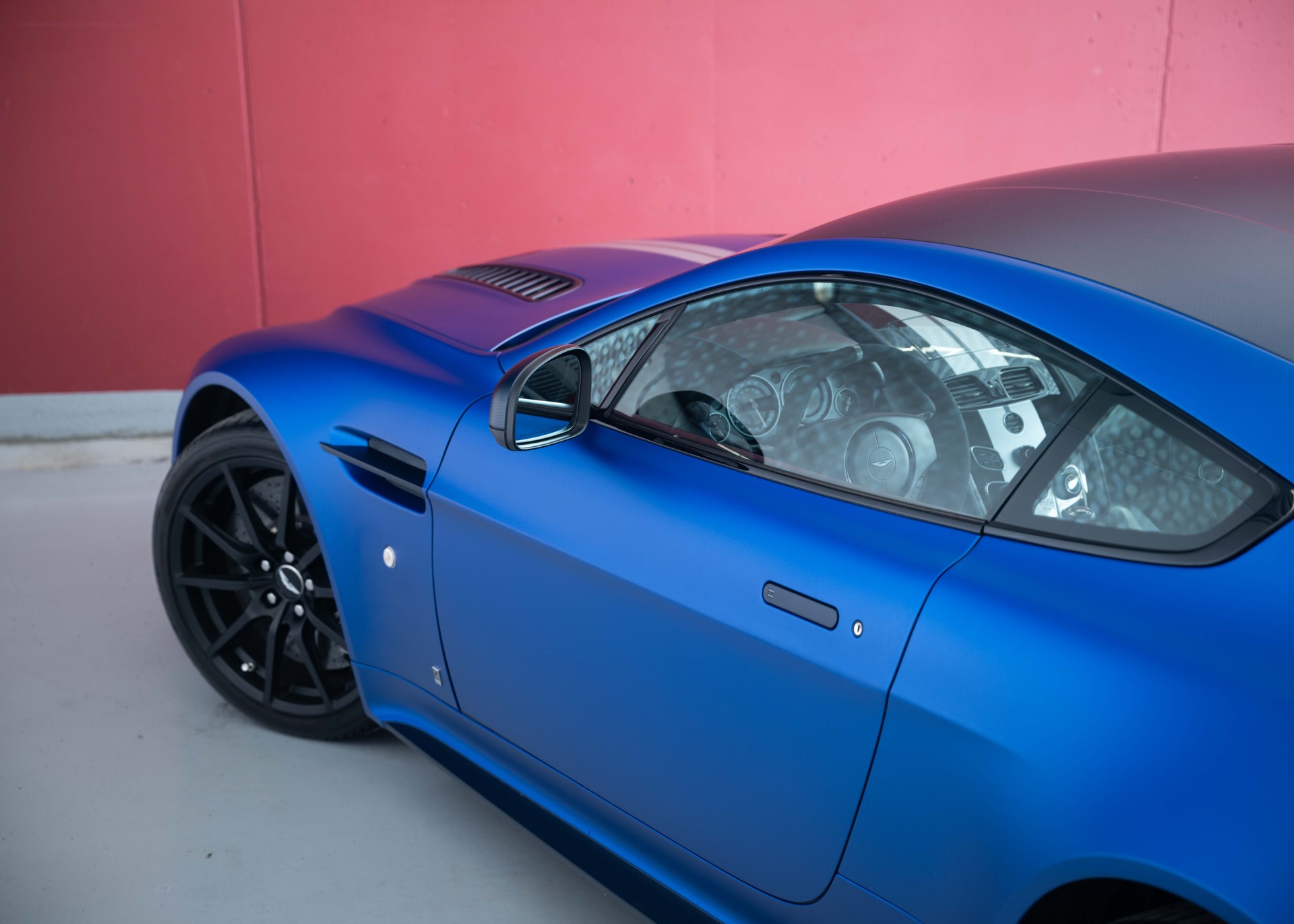 ASTON MARTIN V12 Vantage 5.9 S Satin Seven (1 of 7, ME Special Edition, only 1 owner, AMR Aerokit, full Aston Martin history)-image-11