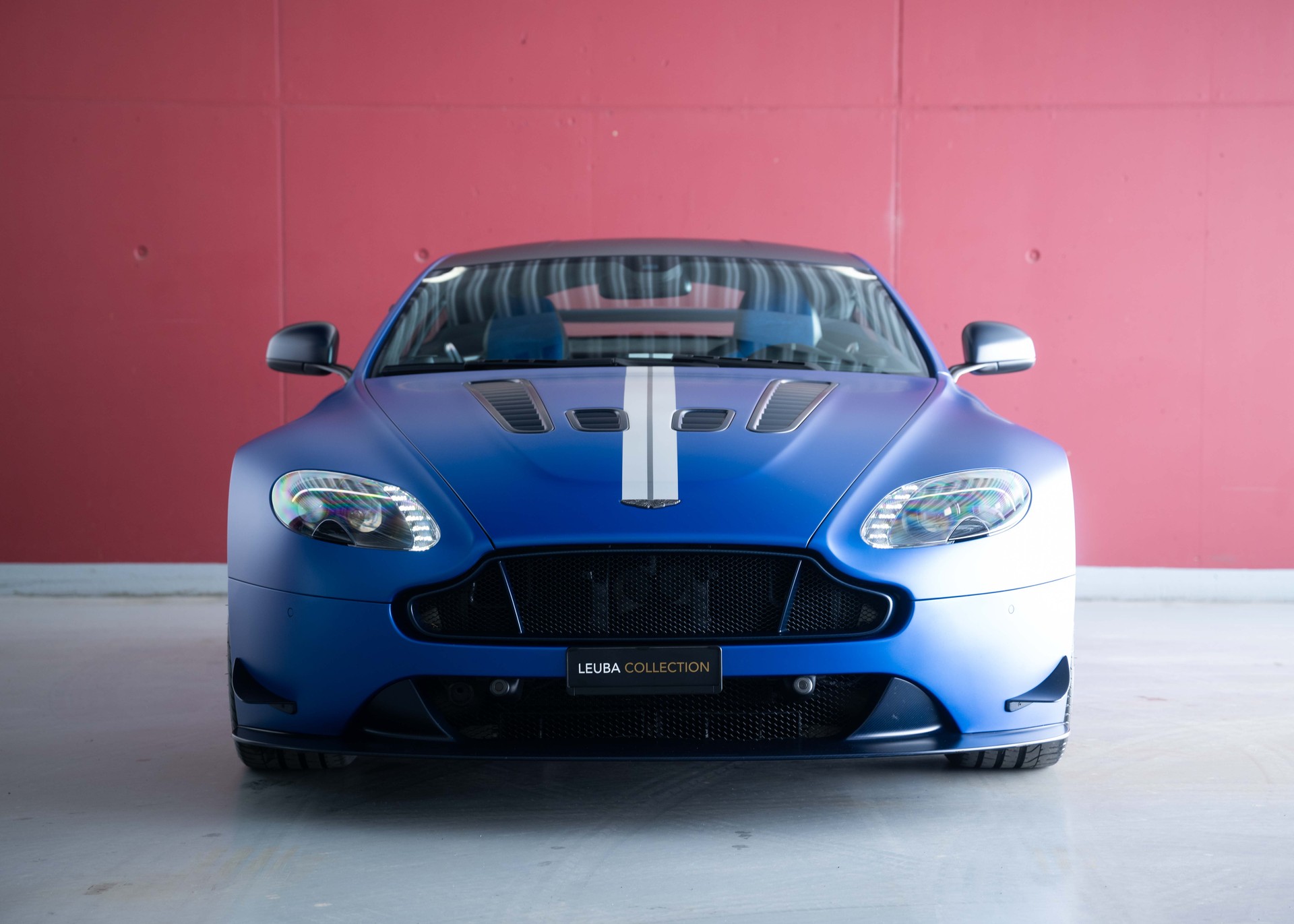 ASTON MARTIN V12 Vantage 5.9 S Satin Seven (1 of 7, ME Special Edition, only 1 owner, AMR Aerokit, full Aston Martin history)-showroom-element-2