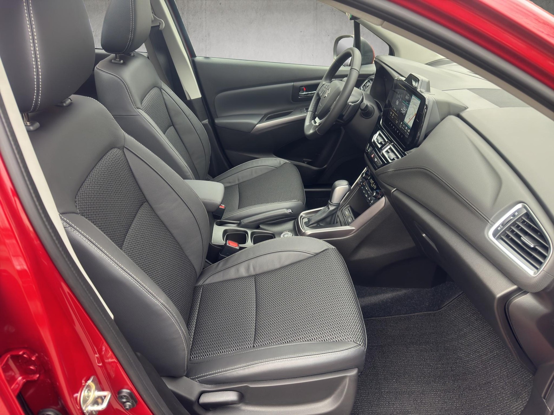 SUZUKI S-Cross 1.4 T Sakura Top Hybrid 4x4-image-9