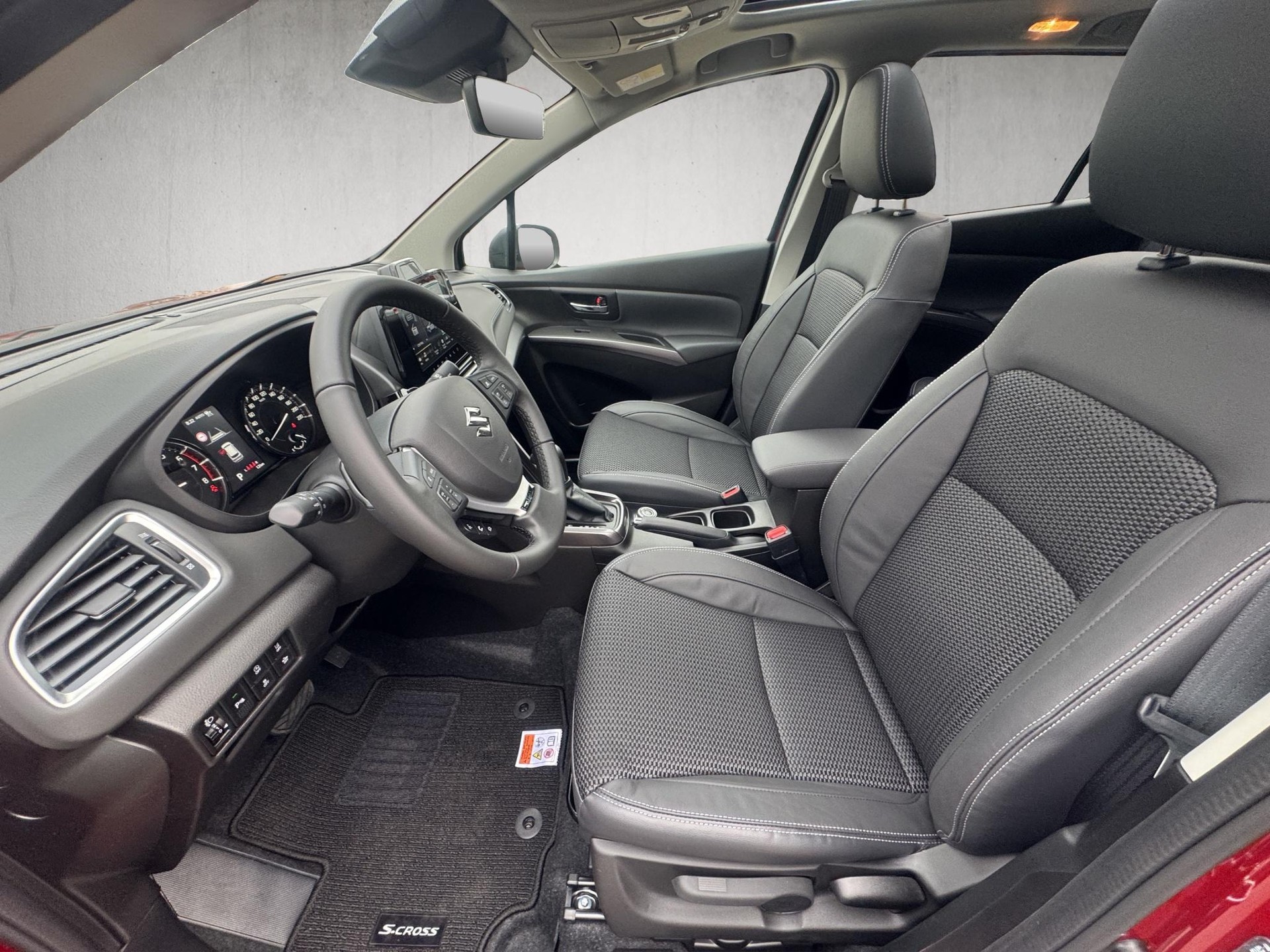 SUZUKI S-Cross 1.4 T Sakura Top Hybrid 4x4-image-10