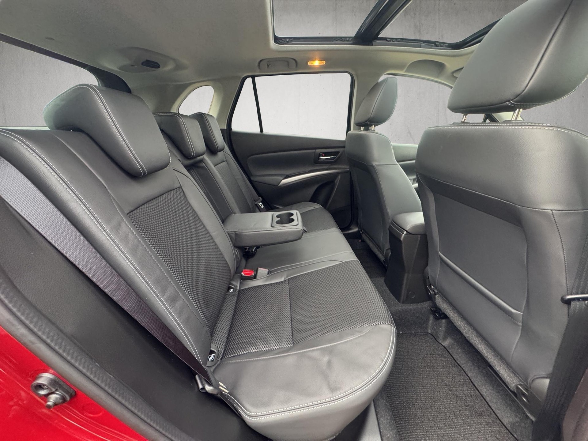 SUZUKI S-Cross 1.4 T Sakura Top Hybrid 4x4-image-15