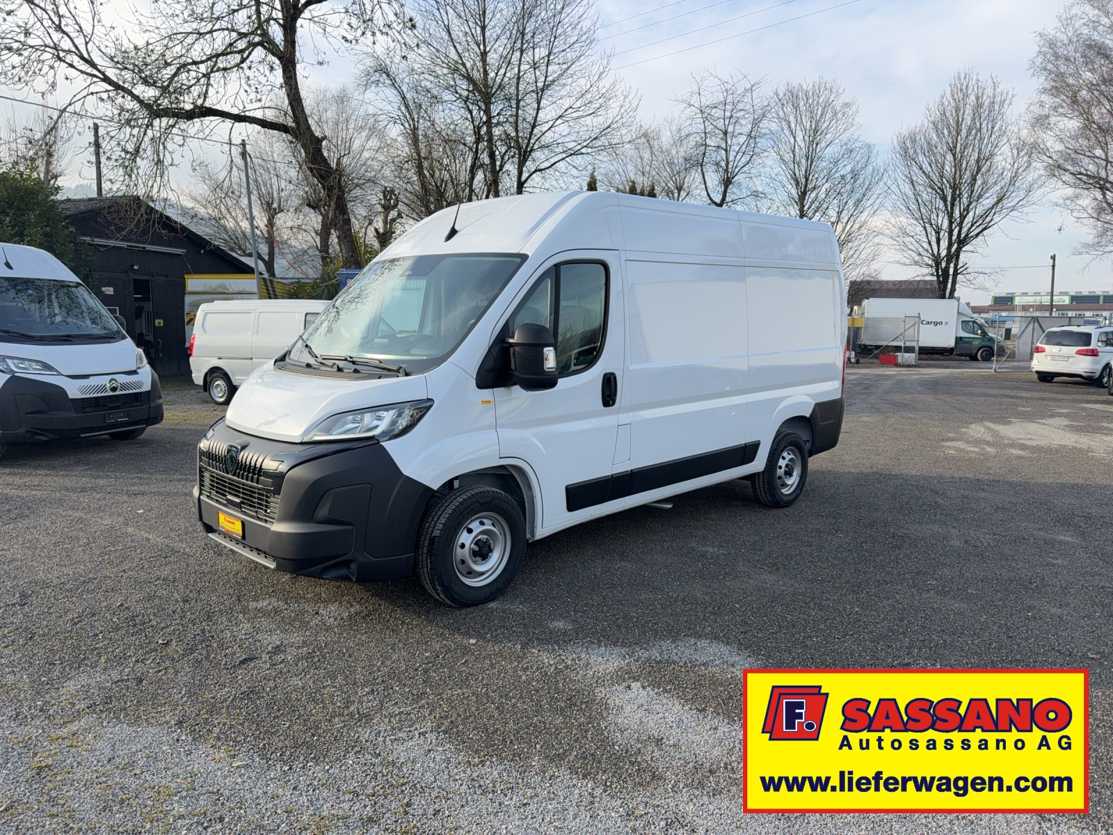 PEUGEOT Boxer 2.2 BlueHDI 140 L2H2 neues Interieur-image-1