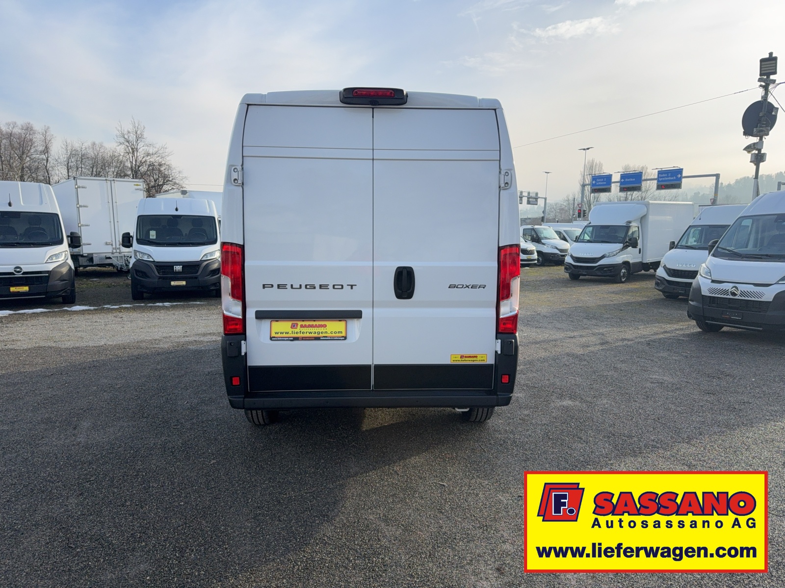 PEUGEOT Boxer 2.2 BlueHDI 140 L2H2 neues Interieur-image-9