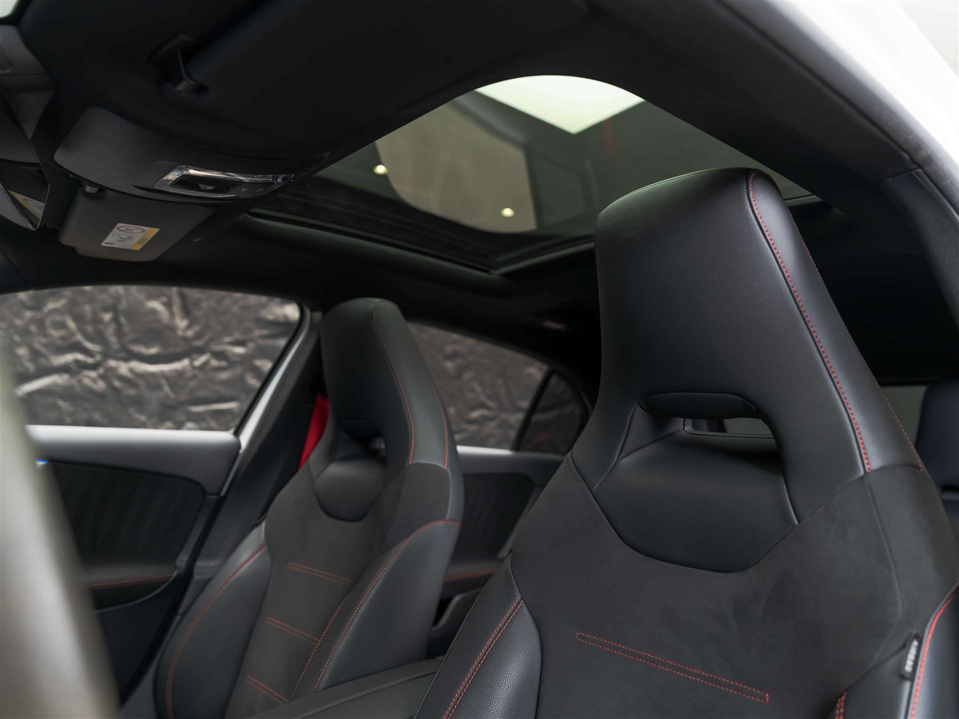MERCEDES-BENZ A 45 S AMG 4Matic+ 8G-DCT *Facelift*Panorama*Schmiederäder*Burmester*-image-12