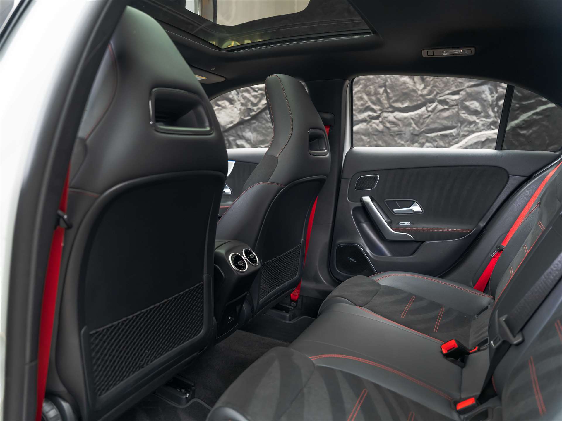 MERCEDES-BENZ A 45 S AMG 4Matic+ 8G-DCT *Facelift*Panorama*Schmiederäder*Burmester*-image-13