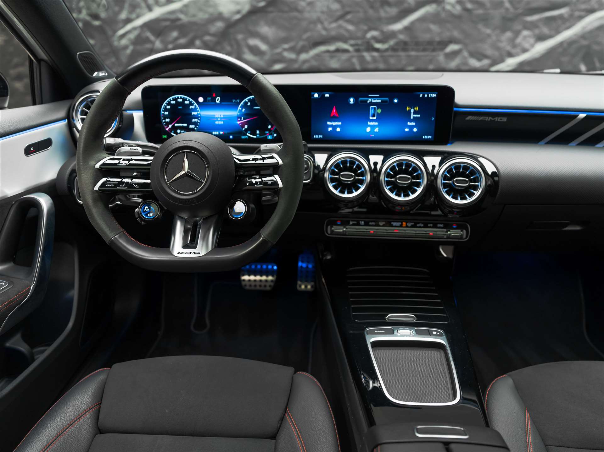 MERCEDES-BENZ A 45 S AMG 4Matic+ 8G-DCT *Facelift*Panorama*Schmiederäder*Burmester*-image-27
