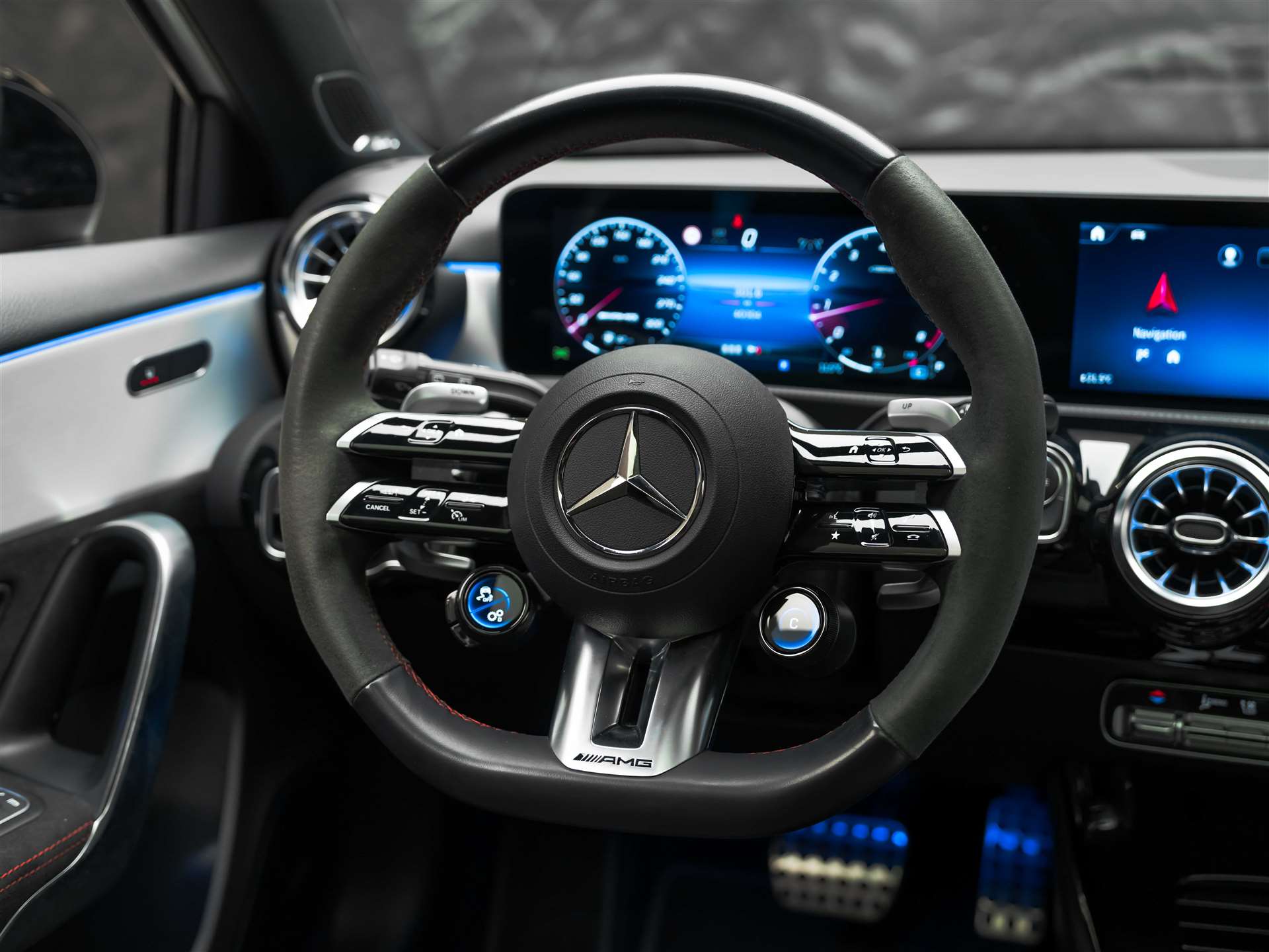 MERCEDES-BENZ A 45 S AMG 4Matic+ 8G-DCT *Facelift*Panorama*Schmiederäder*Burmester*-image-28
